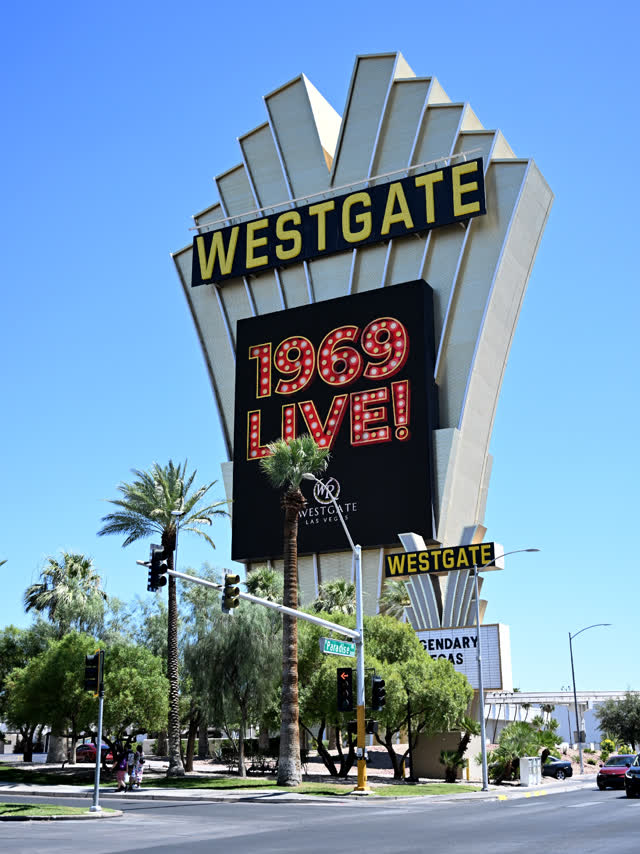 1969 LIVE! The King Returns